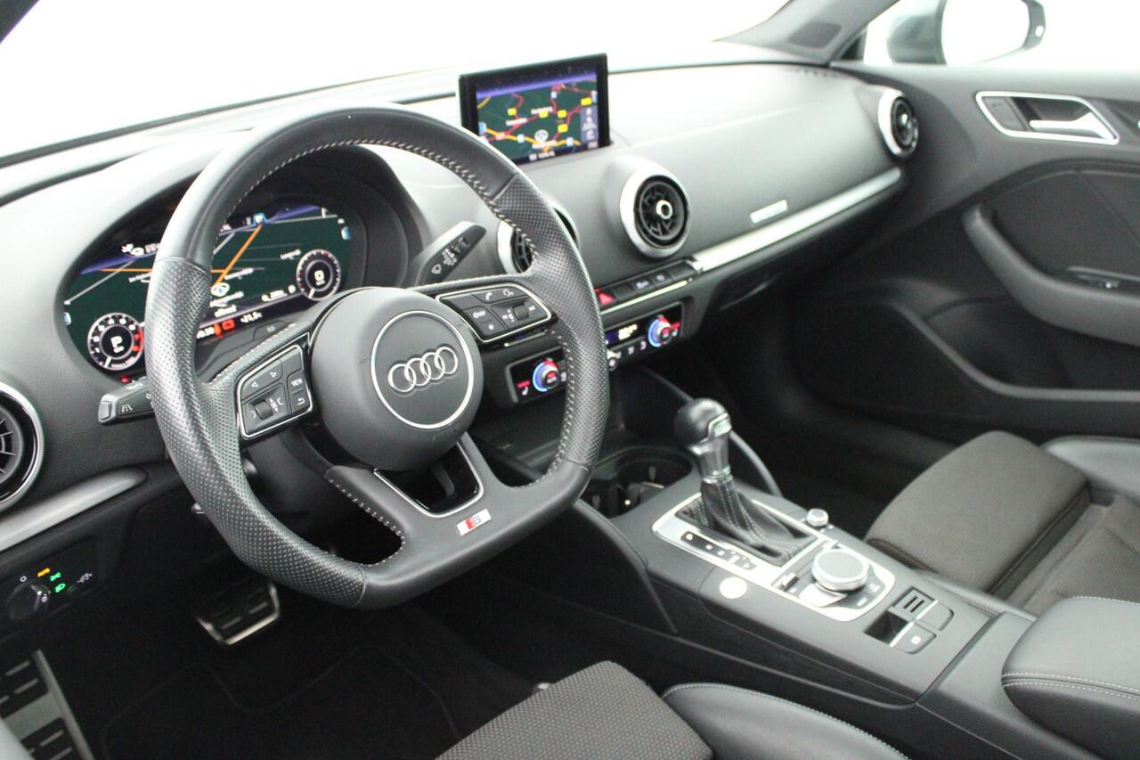 Audi A3 SPORTBACK 40 e-tron 204pk S-Line Trekhaak Keyless Stoelverwarming Panoramadak Navigatie