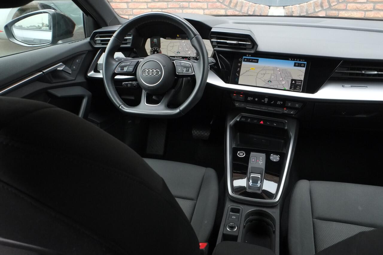 Audi A3 SPORTBACK 40 TFSI e S-LINE Achteruitrijcamera, Navigatie, Carplay