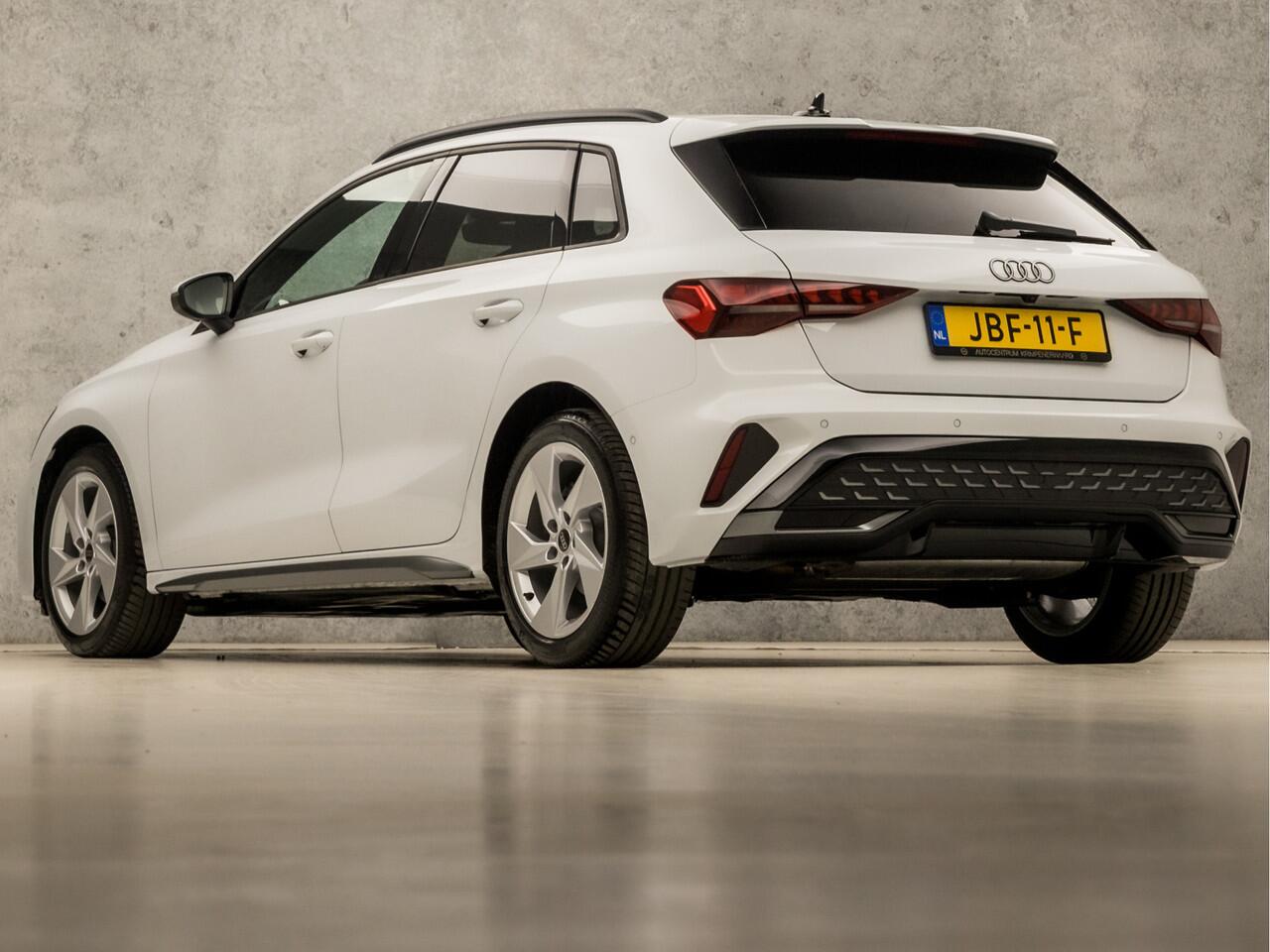 Audi A3 SPORTBACK 30 TFSI S-Line Sport Automaat (2X S-LINE, APPLE CARPLAY, HEAD-UP DISPLAY, SONOS AUDIO, GROOT NAVI, CAMERA, LEDEREN SPORTSTOELEN, STOELVERWARMING, ADAPTIVE CRUISE, SFEERVERLICHTING, KEYLESS, NIEUWSTAAT)