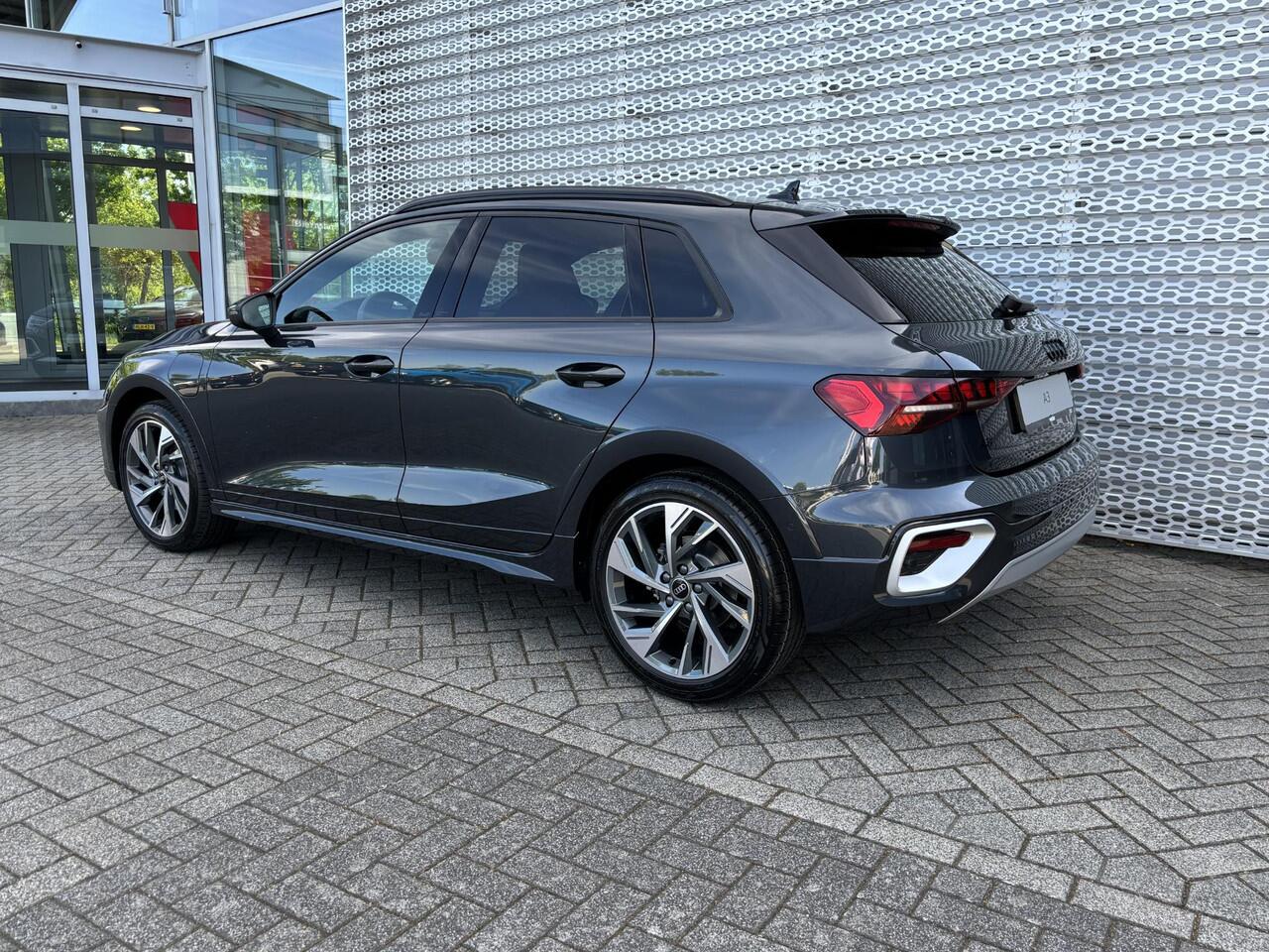 Audi A3 SPORTBACK allstreet 40 TFSI e Advanced edition 204 pk S-tronic | Comfortpakket plus | 18" Velgen lichtmetaal | Ambient Light