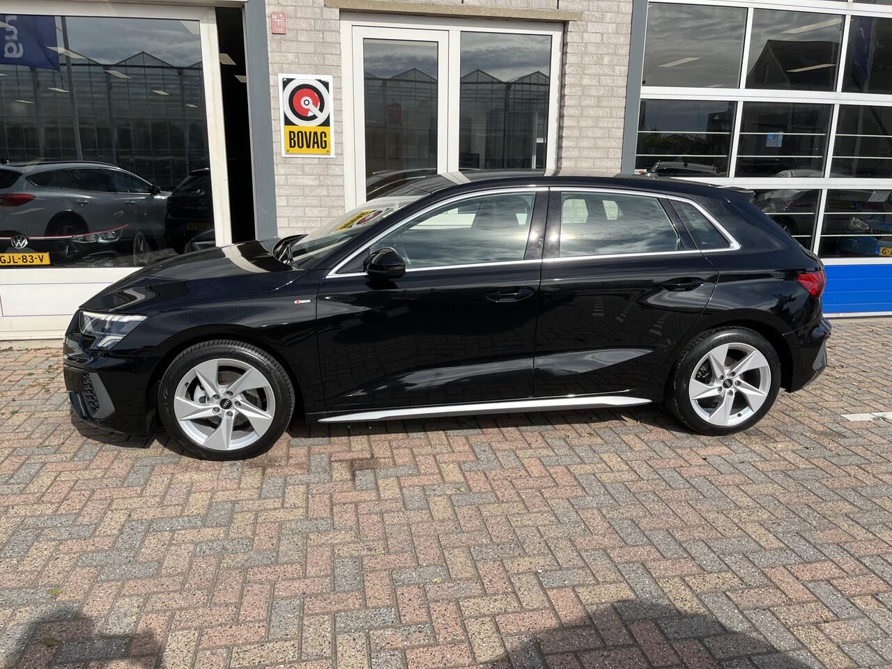 Audi A3 SPORTBACK 30 TFSI S-Line / AUTOMAAT/ 2X S-LINE/ PARK. SENSOREN/ CRUISE/ LED/ KEYLESS/ SMARTPHONE INTERFACE/ VIRTUAL COCKPIT/ NAVI/ CLIMA/ DAB/ 17" LMV