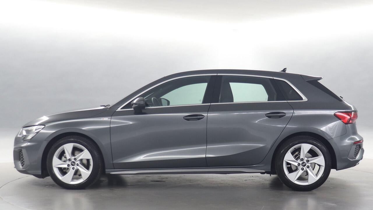 Audi A3 SPORTBACK 30 TFSI 110pk S Edition S-Tronic / Navigatie / Parkeersensoren / LED