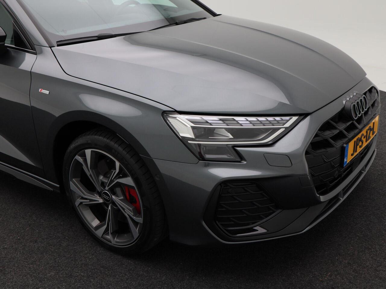 Audi A3 SPORTBACK 45 TFSi e 272 Pk Automaat S-Line Competition | Adaptive Cruise | Sonos | Navigatie | Trekhaak | Camera | Carplay | Stoelverwarming | 18 Inch | 1.897 Km!!