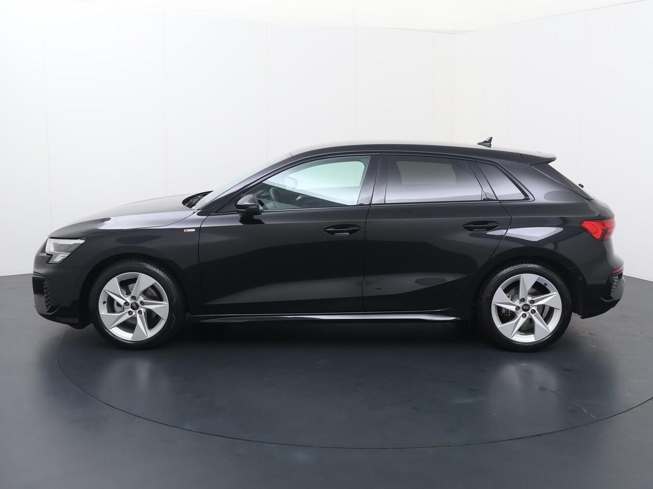 Audi A3 SPORTBACK 35 TFSI S edition | 150 PK | Automaat | Multifunctioneel stuurwiel | Parkeersensoren | Stoelverwarming |
