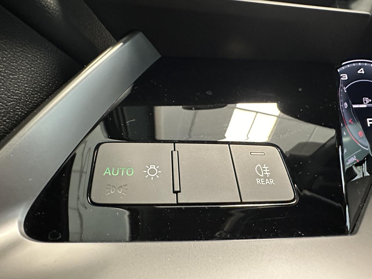 Audi A3 SPORTBACK 35 TFSI S edition S-line Full-led Navigatie CruiseControl 18LMV 24 maanden garantie mogelijk (*vraag naar de voorwaarden)