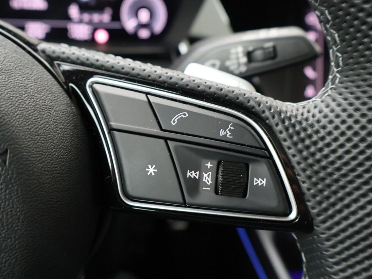 Audi A3 SPORTBACK 40 TFSI e S edition | Panoramadak | Adaptieve Cruise Control | Sfeerverlichting | Camera | Inklapbare spiegels | Stoelverwarming |