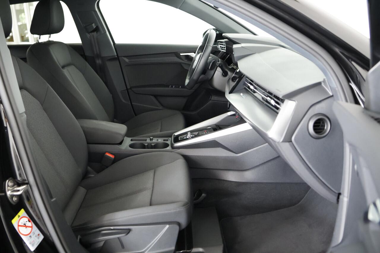 Audi A3 SPORTBACK 35 TFSI Advanced edition / LED / Navi / CarPlay / ACC / DAB