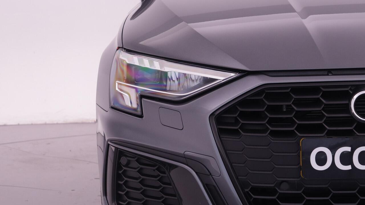 Audi A3 SPORTBACK 30 TFSI S edition | Zwart Optiek | 17" LMV | Phone box | PDC |