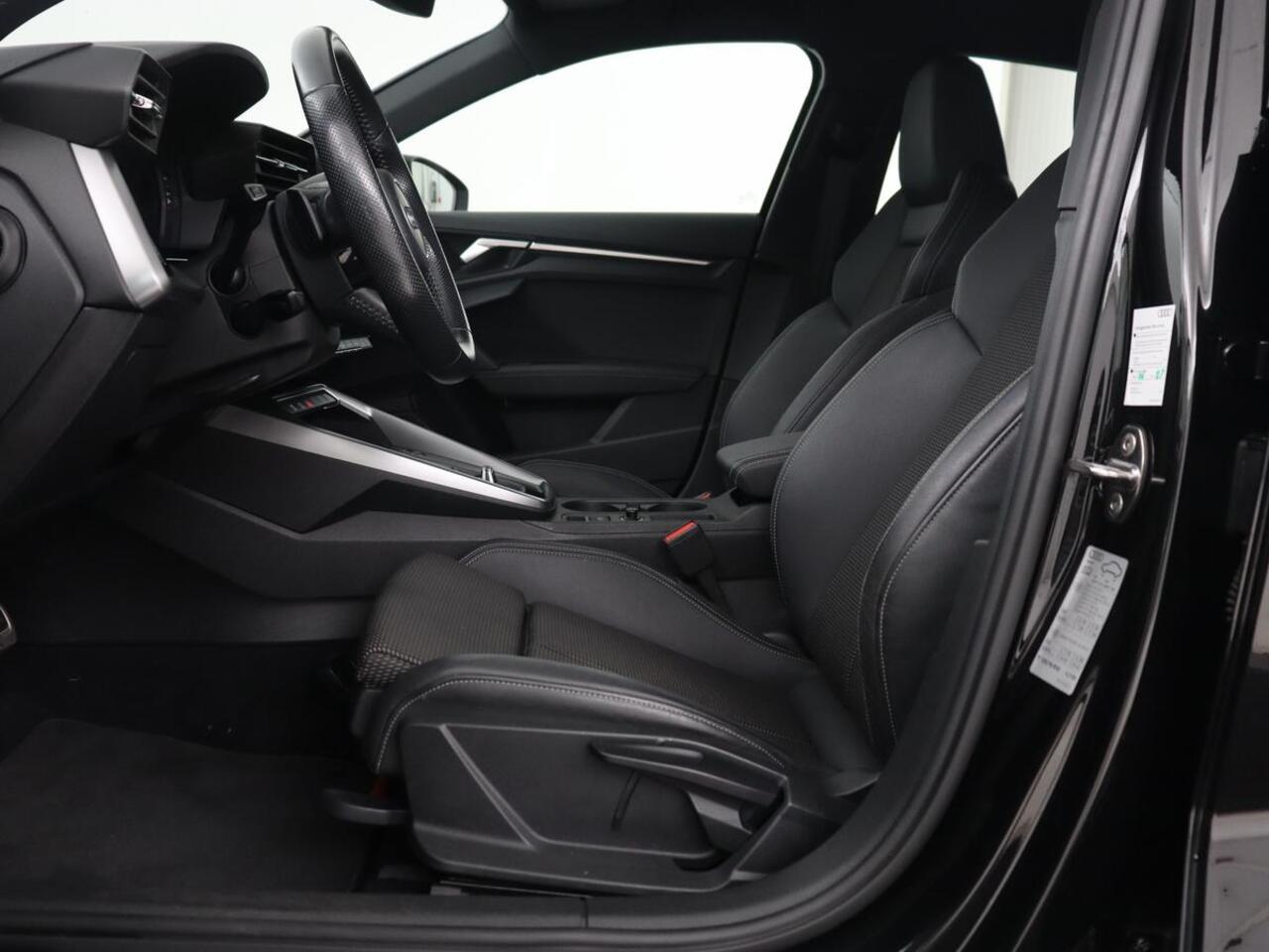 Audi A3 SPORTBACK 35 TFSI S edition | Carplay | Sportstoelen | Full LED | Navigatie | Half leder | Virtual Cockpit | Climate control | Parkeerhulp | Cruise control | Bluetooth | DAB | Sportstuur