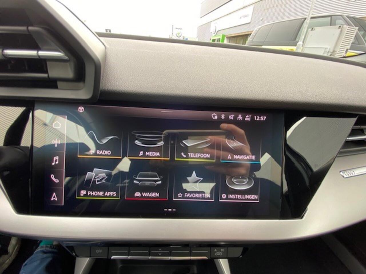 Audi A3 SPORTBACK 30 TFSI Pro Line / APP.Connect / Cruise control / Parkeerhulp achter