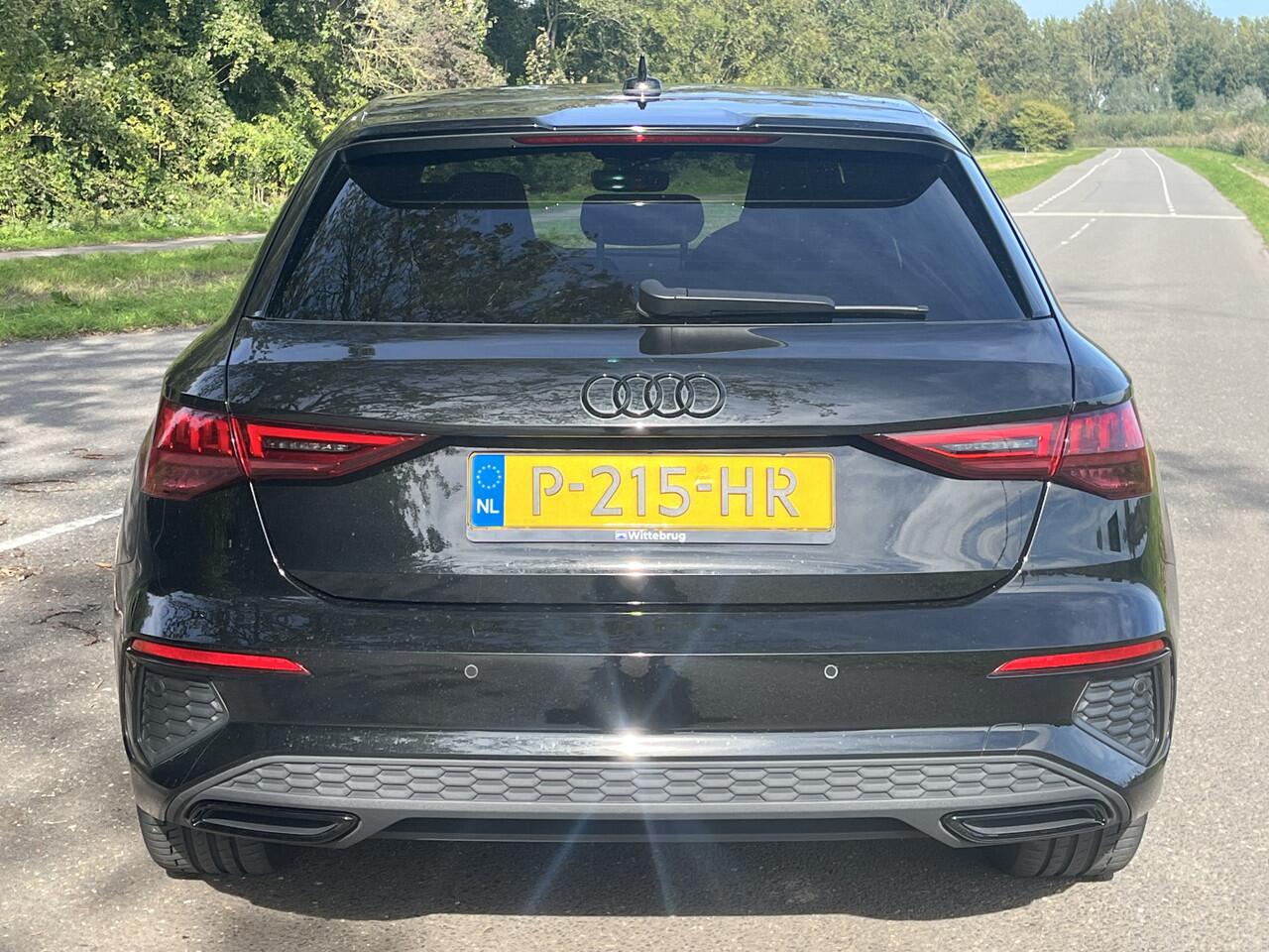 Audi A3 SPORTBACK 45 TFSI e S edition Competition / 245pk / Zwart Optiek / 18 Inch / getint glas / Getint glas