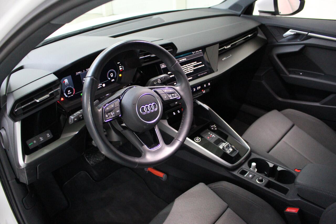 Audi A3 SPORTBACK 30 TFSI Advanced edition Navigatie | Climate control | Cruise Control | Lichtmetalen velgen