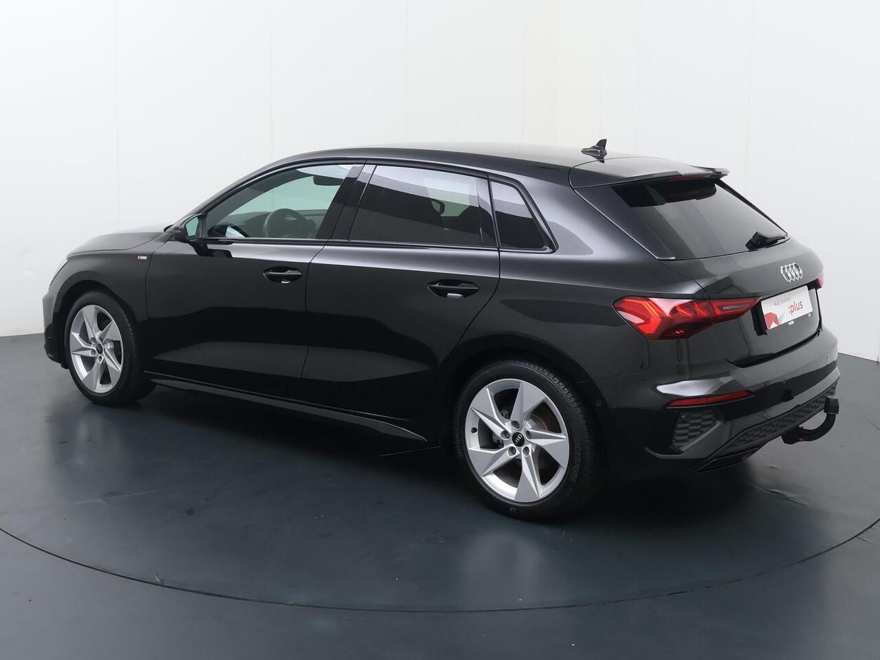 Audi A3 SPORTBACK 35 TFSI S edition | 150 PK | Automaat | Multifunctioneel stuurwiel | Cruisecontrol | Afneembare trekhaak |