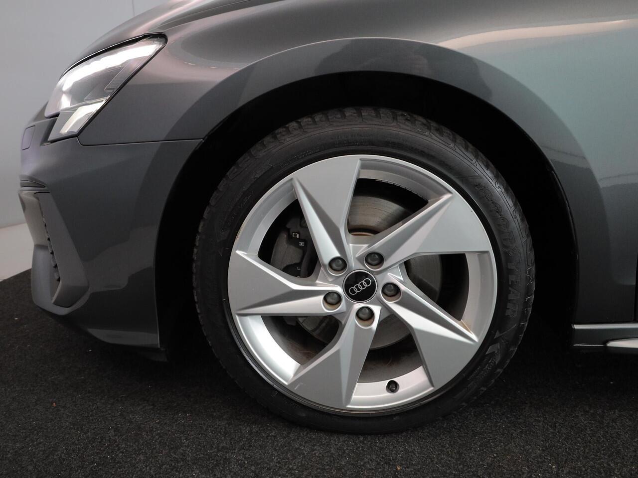 Audi A3 SPORTBACK 30 TFSI S edition 110 pk S-tronic | Navigatie | Parkeersensoren achter | Apple Carplay/Android Auto | LED koplampen | S-Line |