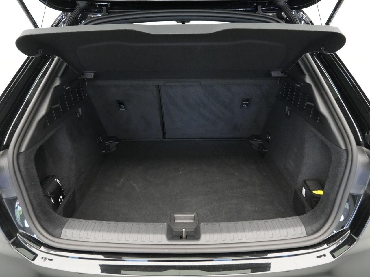 Audi A3 SPORTBACK 35 TFSI 150pk S-Line edition Facelift, Optiek zwart, Led, Navi, PDC 76