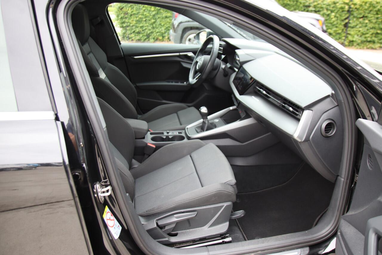 Audi A3 SPORTBACK 30 TFSI Business Ed. Pano, Viritueel, Clima, NL auto Aanbieding!