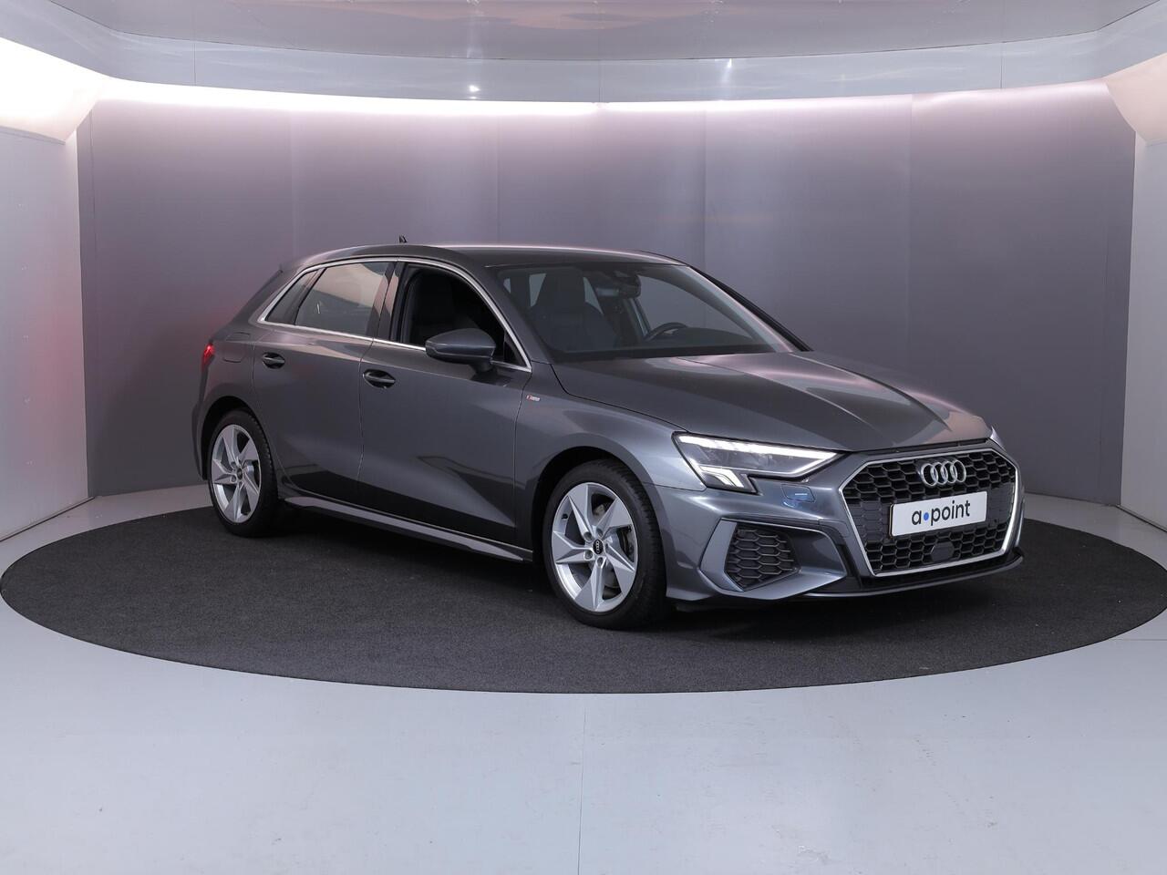 Audi A3 SPORTBACK 30 TFSI S edition 110 pk S-tronic | Navigatie | Parkeersensoren achter | Apple Carplay/Android Auto | LED koplampen | S-Line |