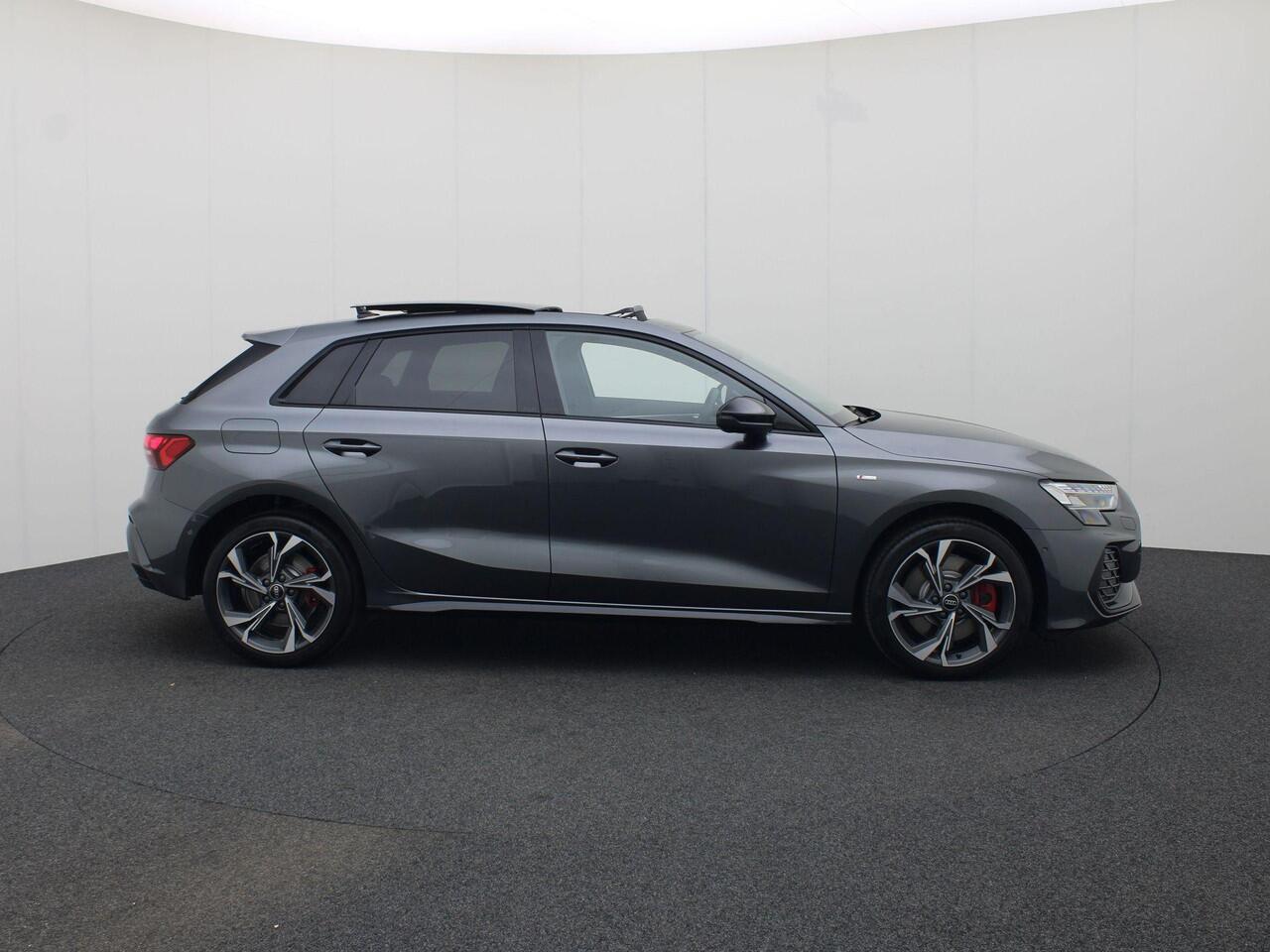 Audi A3 SPORTBACK 45 TFSIe 272PK S Line Competition · Panoramadak · Drive select · Camera + Parkeersensoren · Garantie tot april 2027