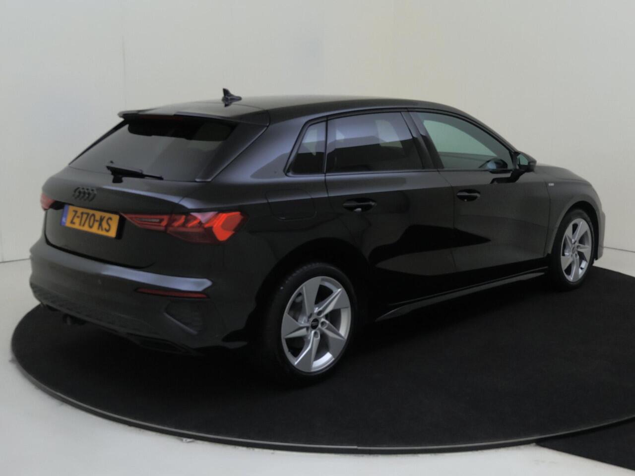 Audi A3 SPORTBACK 35 TFSI S edition | Trekhaak | Full LED verlichting | Navigatie Plus | Optiek zwart Plus | Adaptieve cruise control | CarPlay | Draadloze telefoonlader |