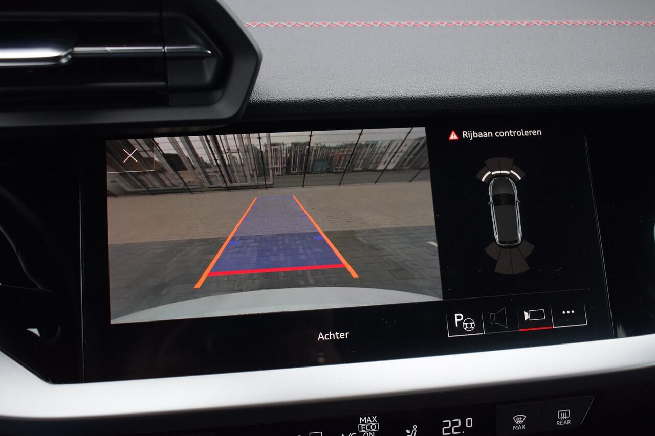 Audi A3 SPORTBACK 45 TFSI e S-line Competition | RS stoelen | Pano | 19"