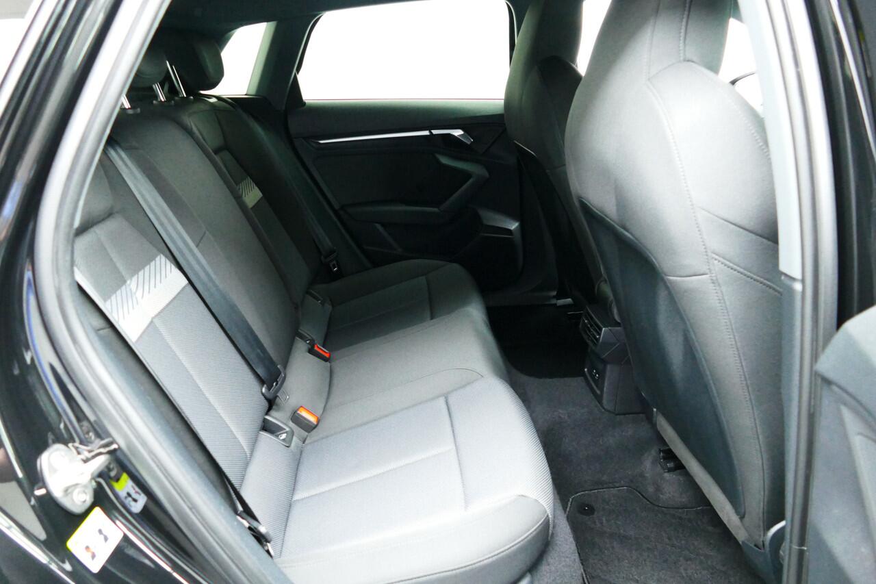 Audi A3 SPORTBACK 35 150pk TFSI Business edition. Camera, Navi, Virt Cockpit, Clima, Haak 1500kg