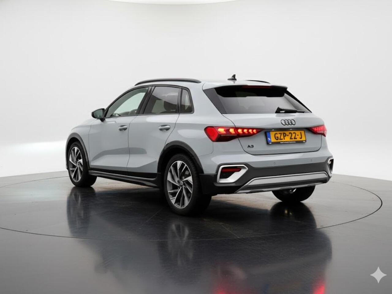 Audi A3 SPORTBACK allstreet 35 TFSI Advanced edition 150PK S-tronic | Ambient + | Elektrische verstelbare stoel | Elektrische achterklep | Parkeersensoren voor + achter |