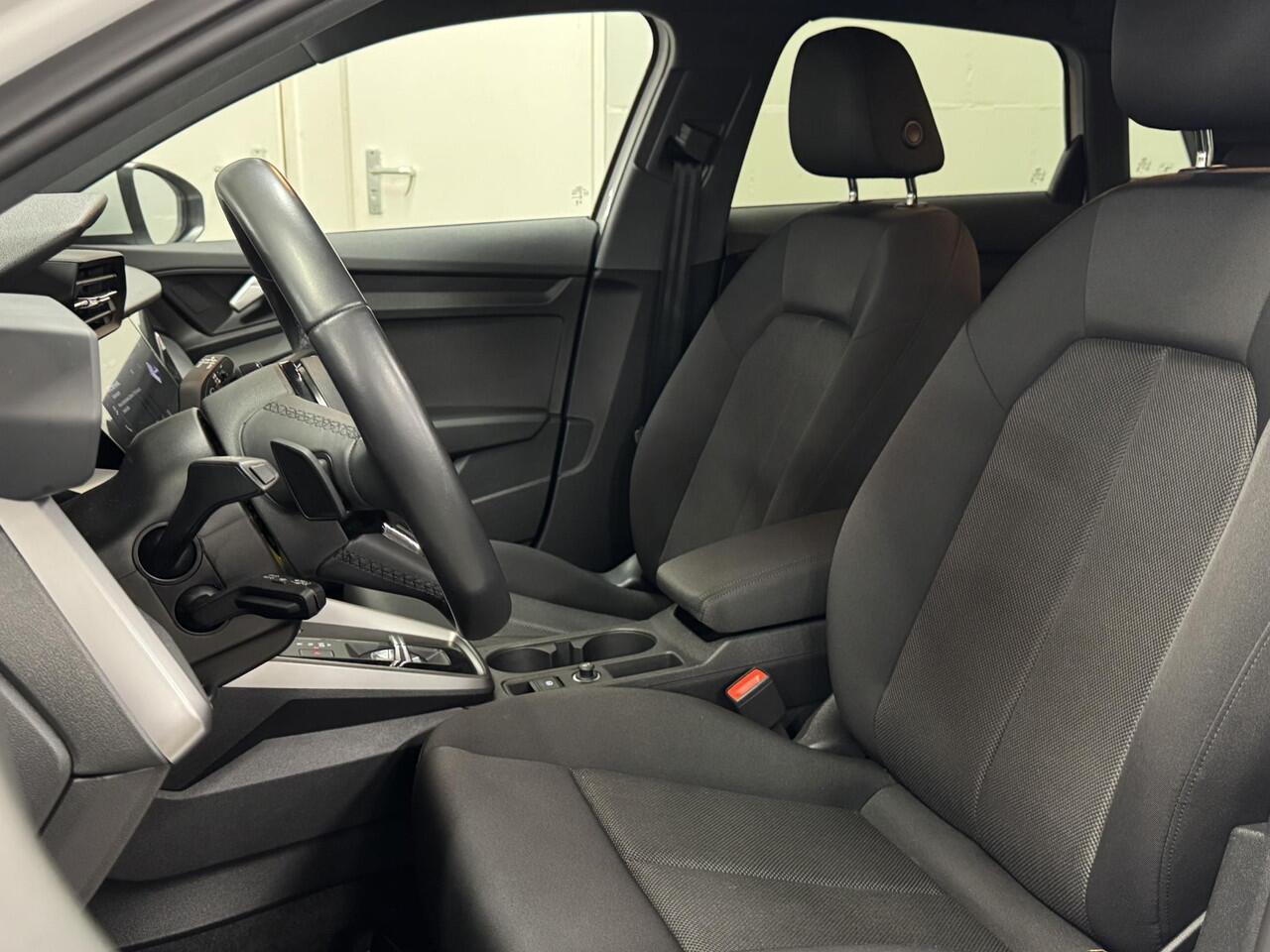 Audi A3 SPORTBACK 30 TFSI S edition | Automaat | Airco | Carplay | Cruise | LED | Navi | LM velgen | ( Vestiging - Nieuwegein )