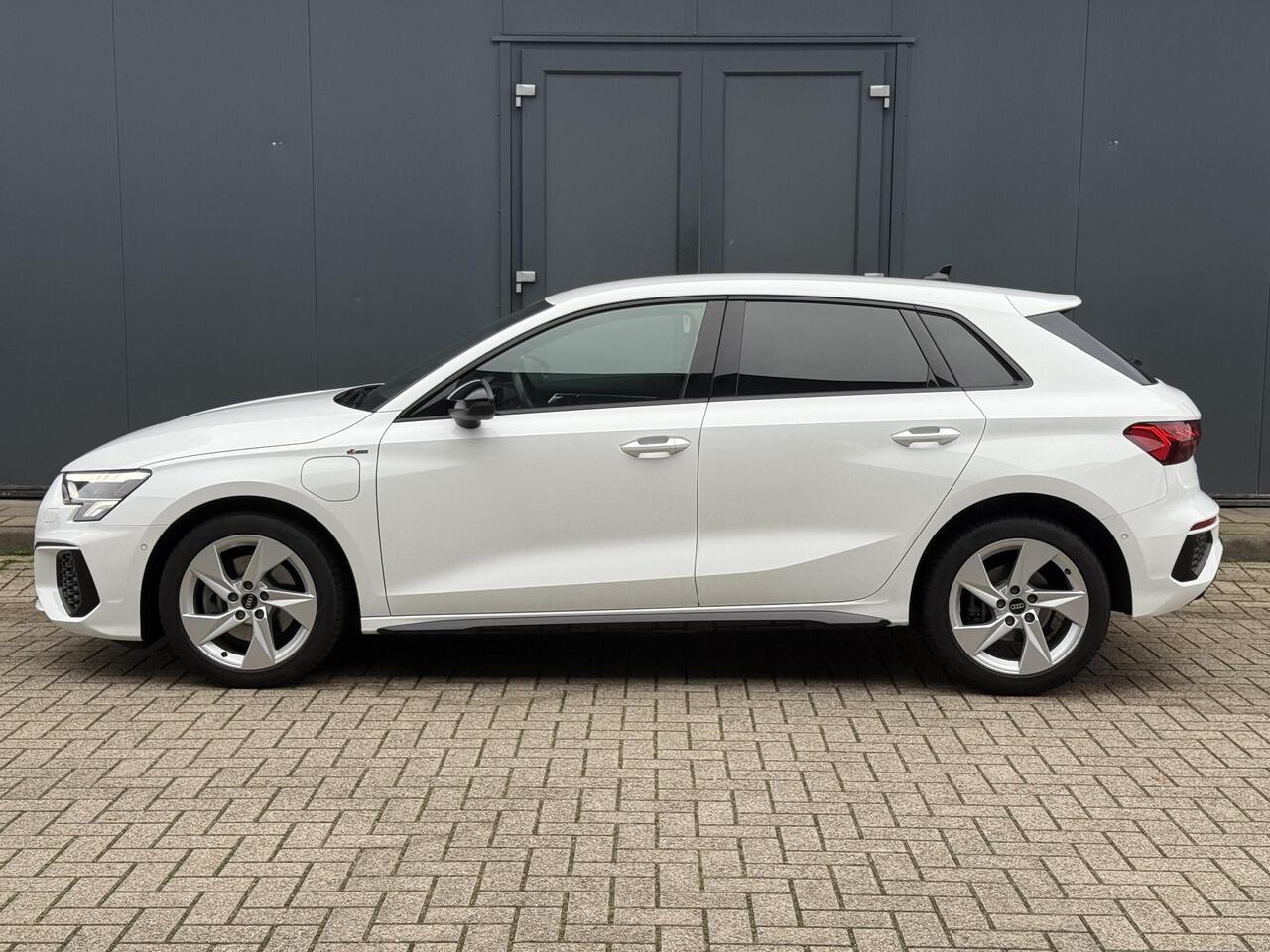 Audi A3 SPORTBACK 40 TFSI e Advance Edition Automaat / Trekgewicht 1.400 kg / PHEV / S-Line ext. / Navigatie / Apple carplay / Android Auto