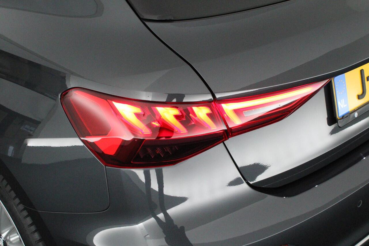 Audi A3 SPORTBACK 35 TFSI 150pk S-Tronic Business edition Leder Virtual Cockpit Stoelverwarming Navigatie