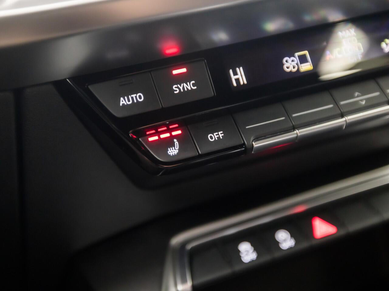 Audi A3 SPORTBACK 30 TFSI S-Line Sport Automaat (2X S-LINE, APPLE CARPLAY, GROOT NAVI, LEDER, ADAPTIVE CRUISE, STOELVERWARMING, SPORTSTOELEN, GETINT GLAS, DAB+, NIEUWE APK, NIEUWSTAAT)