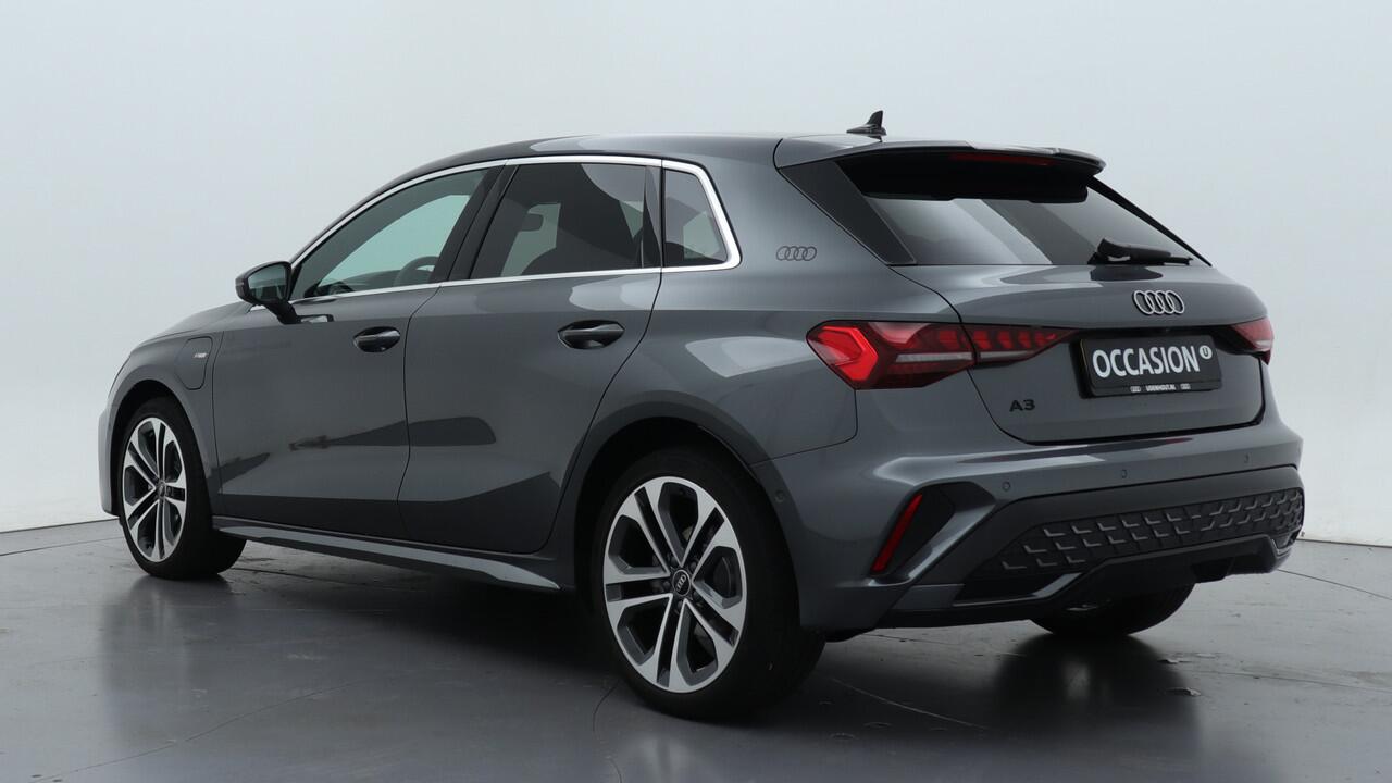 Audi A3 SPORTBACK 40 TFSI e 204pk PHEV S edition | 18" LMV | Camera | Stoelverwarming | Carplay |