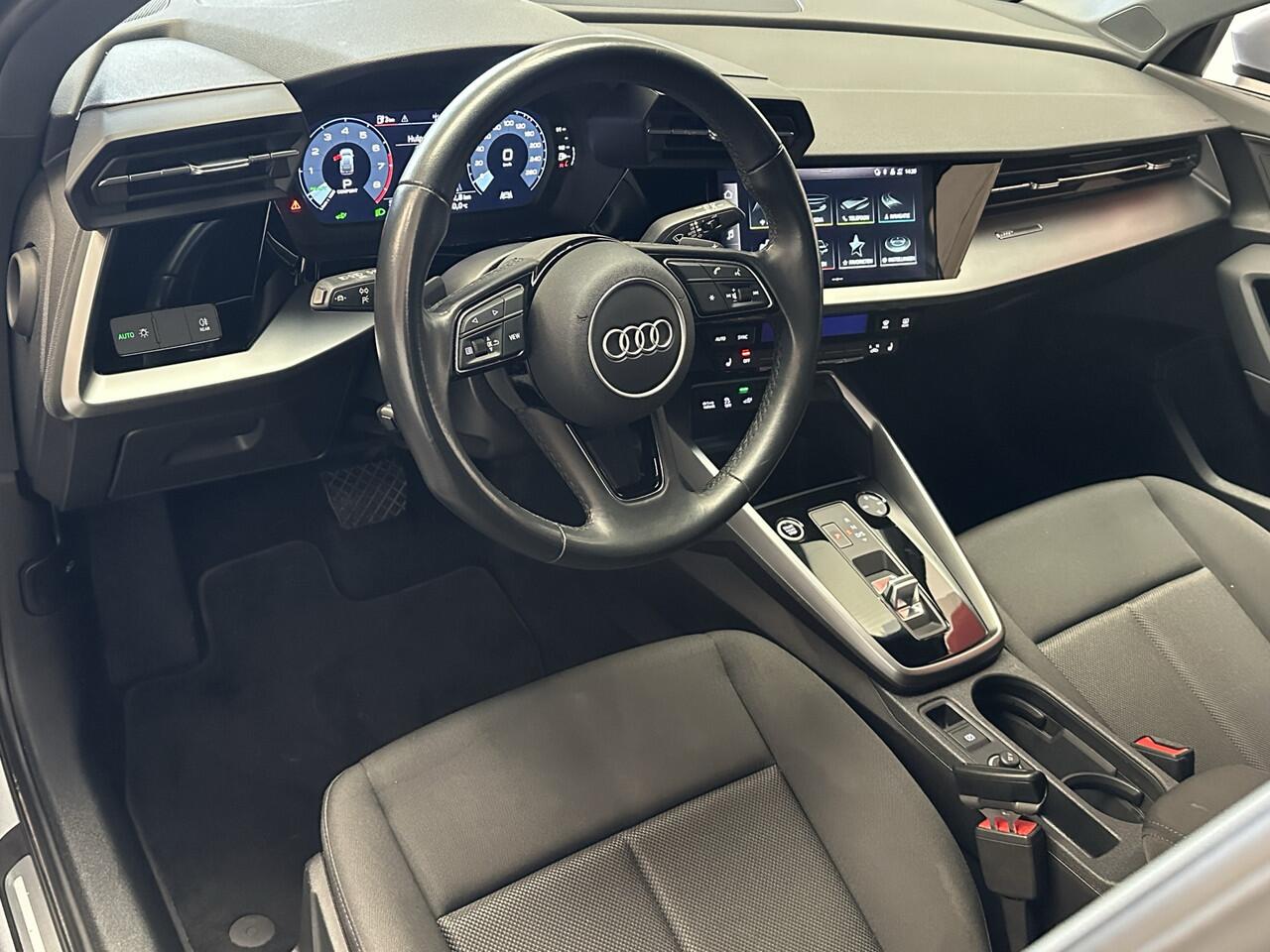 Audi A3 SPORTBACK 40 TFSI E EDITION PHEV AUTOMAAT VIRTUAL DASHBOARD STUUR FLIPPERS MET WINTERSET APPLE CARPLAY NAVIGATIE STOELVERWARMING ZEER MOOI !! 3010