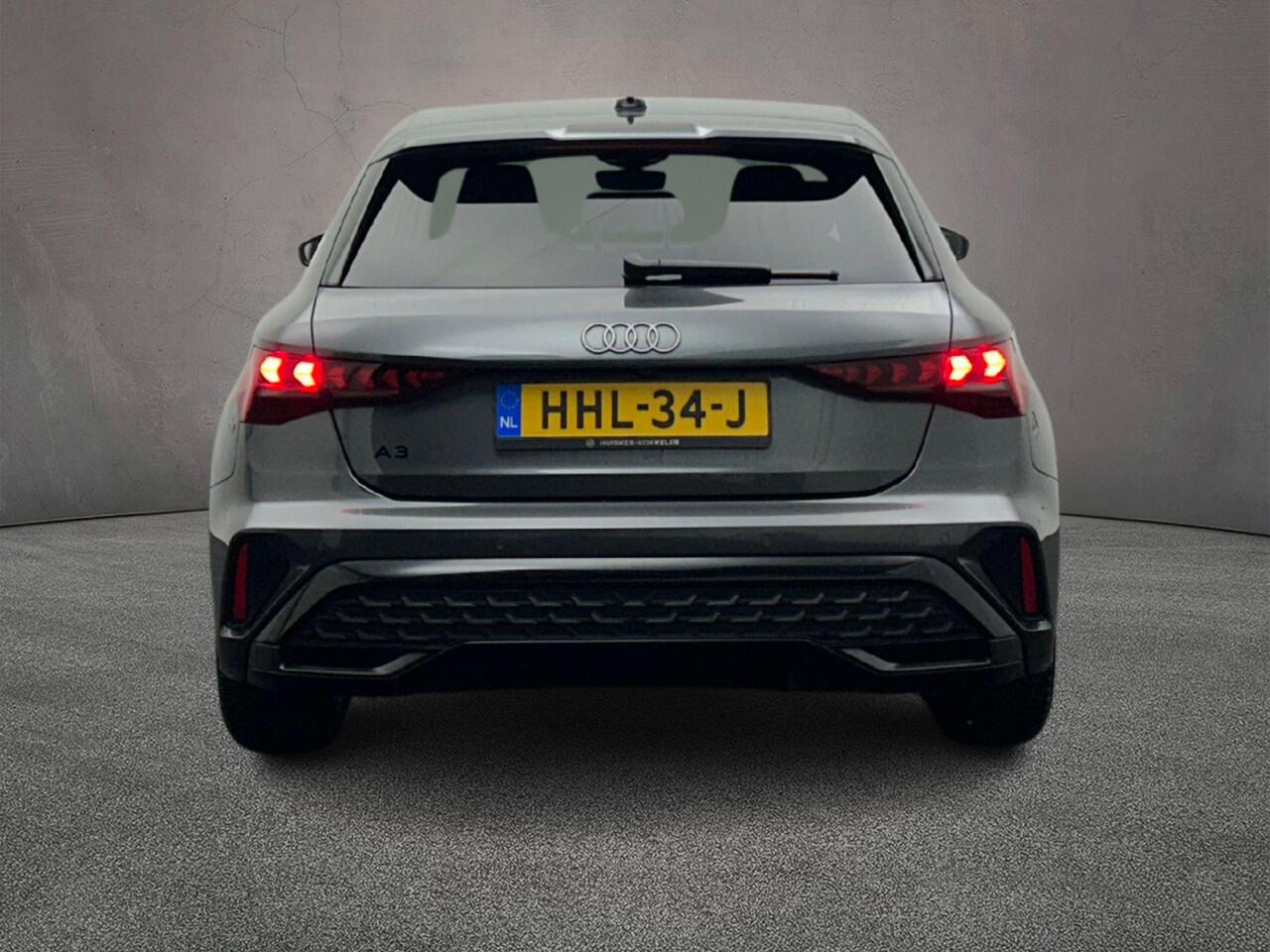 Audi A3 SPORTBACK 30 TFSI 110PK S edition | Led | Adaptive-Cruise | Achterruitrijcamera | Privacy-Glass | All-Season | Smartphone-Interface |