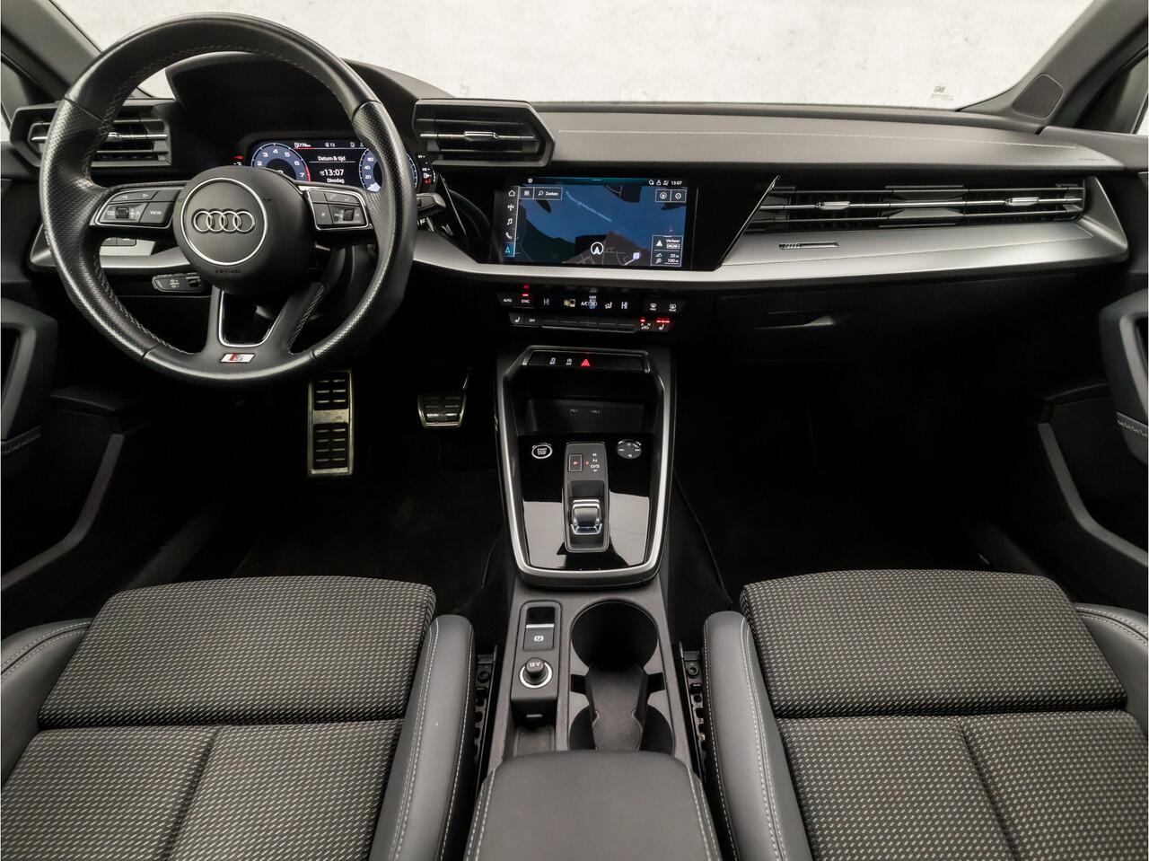 Audi A3 SPORTBACK 30 TFSI S-Line Sport Automaat (2X S-LINE, APPLE CARPLAY, GROOT NAVI, LEDER, ADAPTIVE CRUISE, STOELVERWARMING, SPORTSTOELEN, GETINT GLAS, DAB+, NIEUWE APK, NIEUWSTAAT)