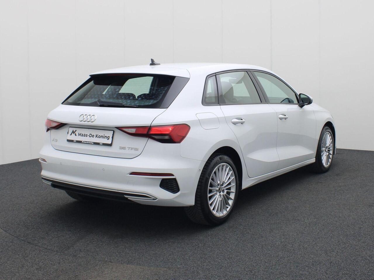 Audi A3 SPORTBACK 35 TFSI/150PK Advanced · Navigatie · Stoelverwarming · Parkeersensoren