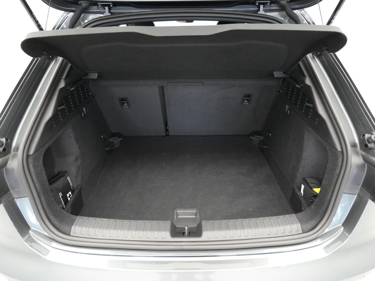 Audi A3 SPORTBACK 30 TFSI 110pk S-Tronic S-Line edition Navigatie Carplay Pdc Led 61