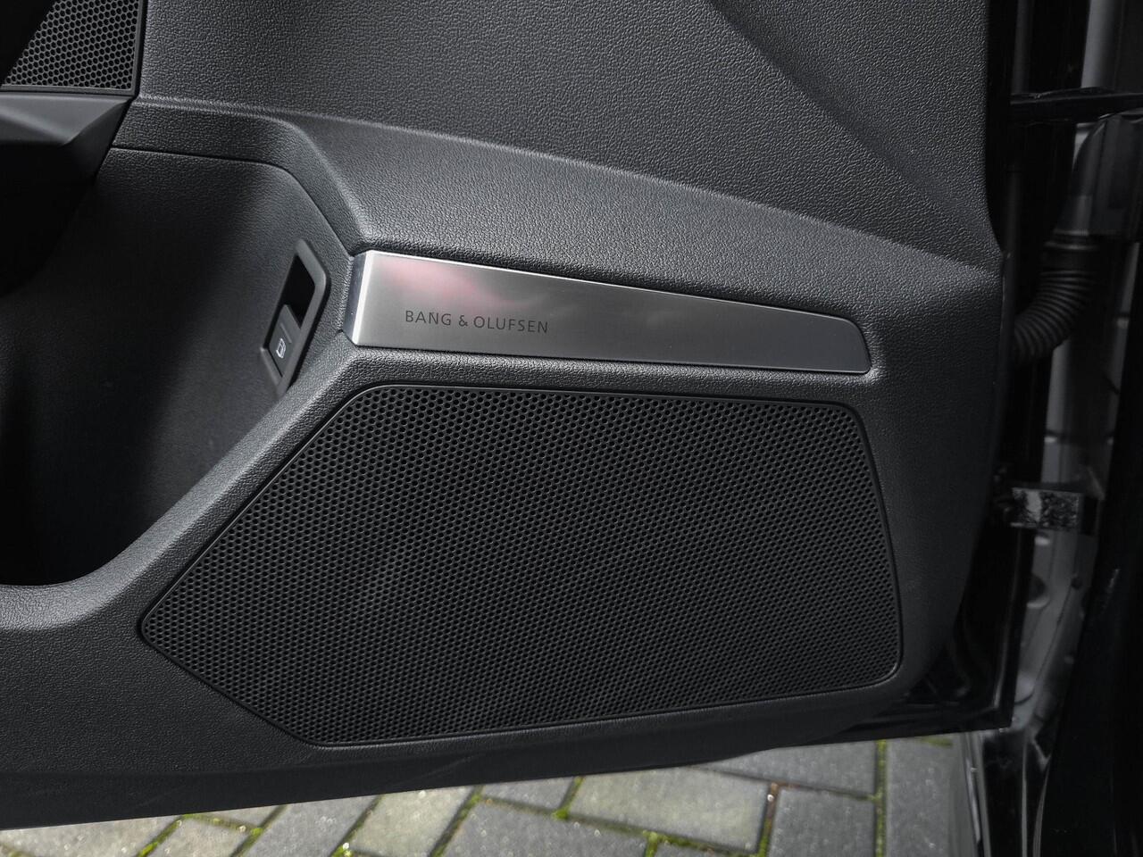 Audi A3 SPORTBACK 45 TFSI e S Line | Pano | 19"| B&O | Leer | Matrix | RS stoelen |