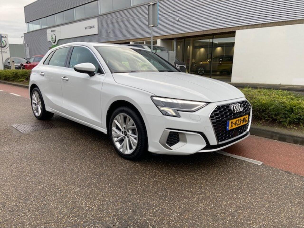 Audi A3 SPORTBACK 30 TFSI Advanced edition / Parkeerhulp achter / Navi / Cruise control