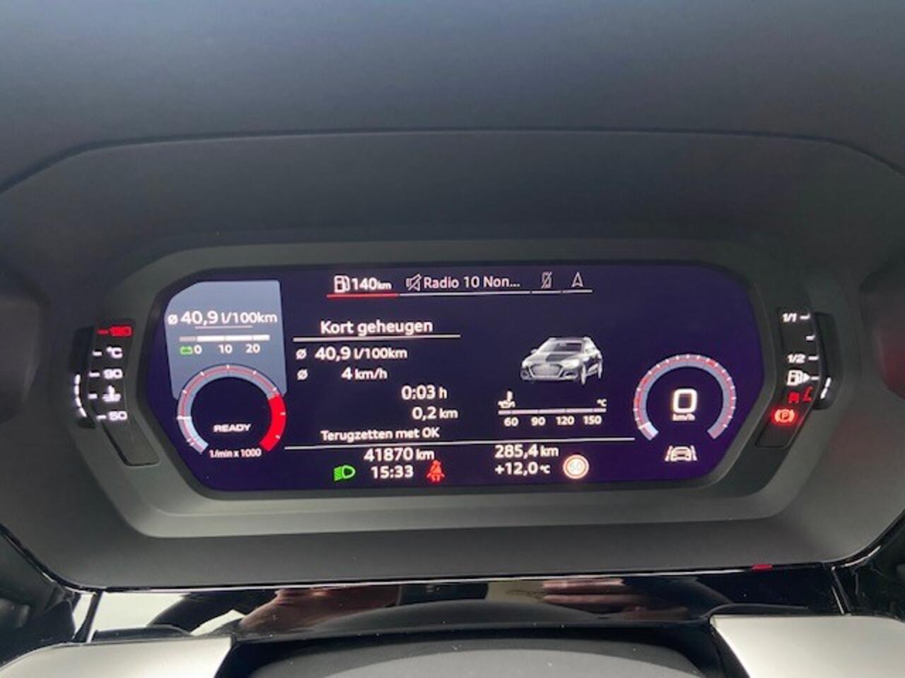 Audi A3 SPORTBACK 30 TFSI Business edition / 17"LMV / NAVI / APP.Connect