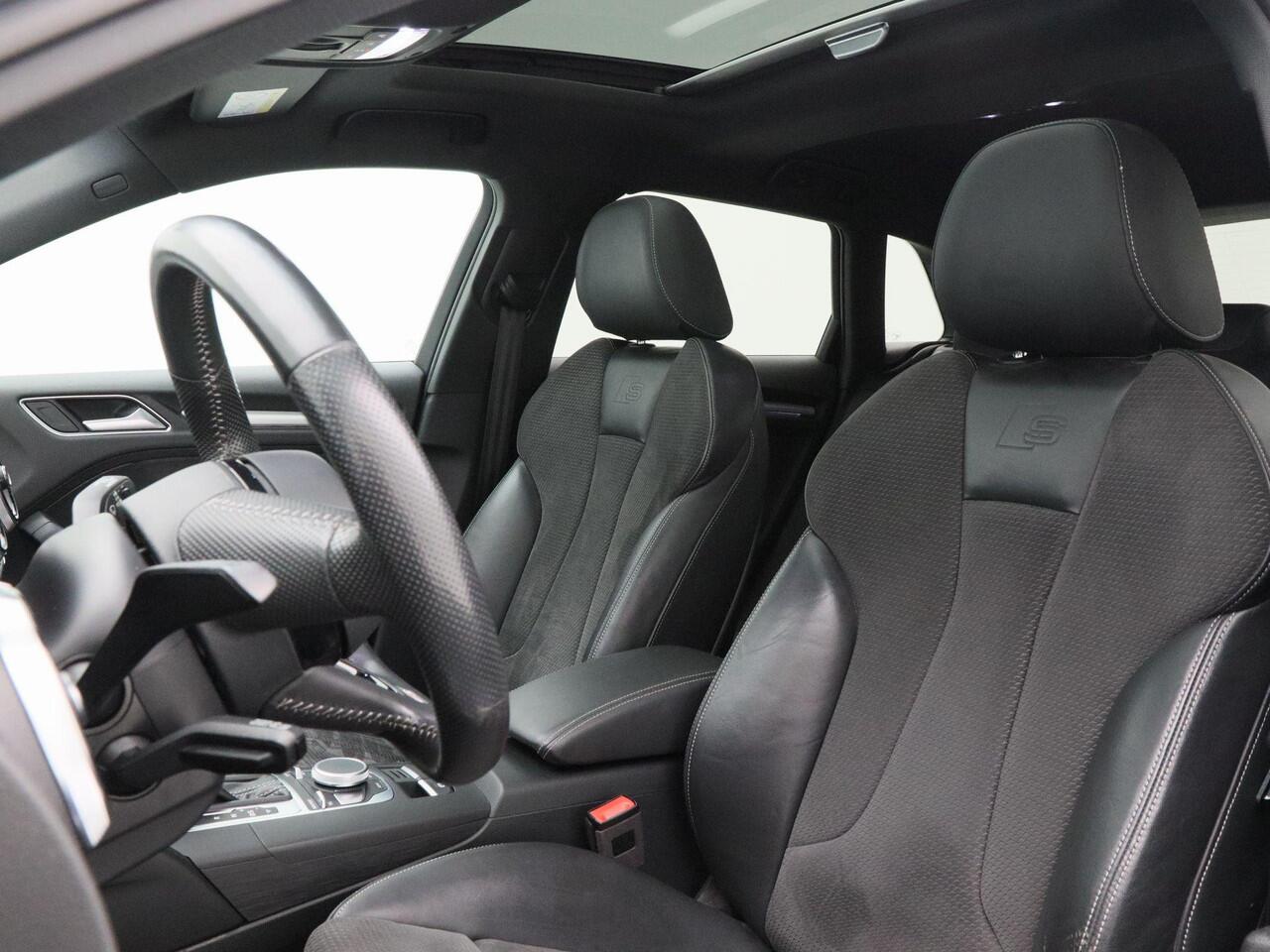 Audi A3 SPORTBACK 35 TFSi 150 Pk Automaat S-Line | Trekhaak | Panorama Dak | Sensoren | LED | Adaptive Cruise | Privacy Glass | Bluetooth | Navigatiesysteem | 18 Inch | 107.708 Km!!