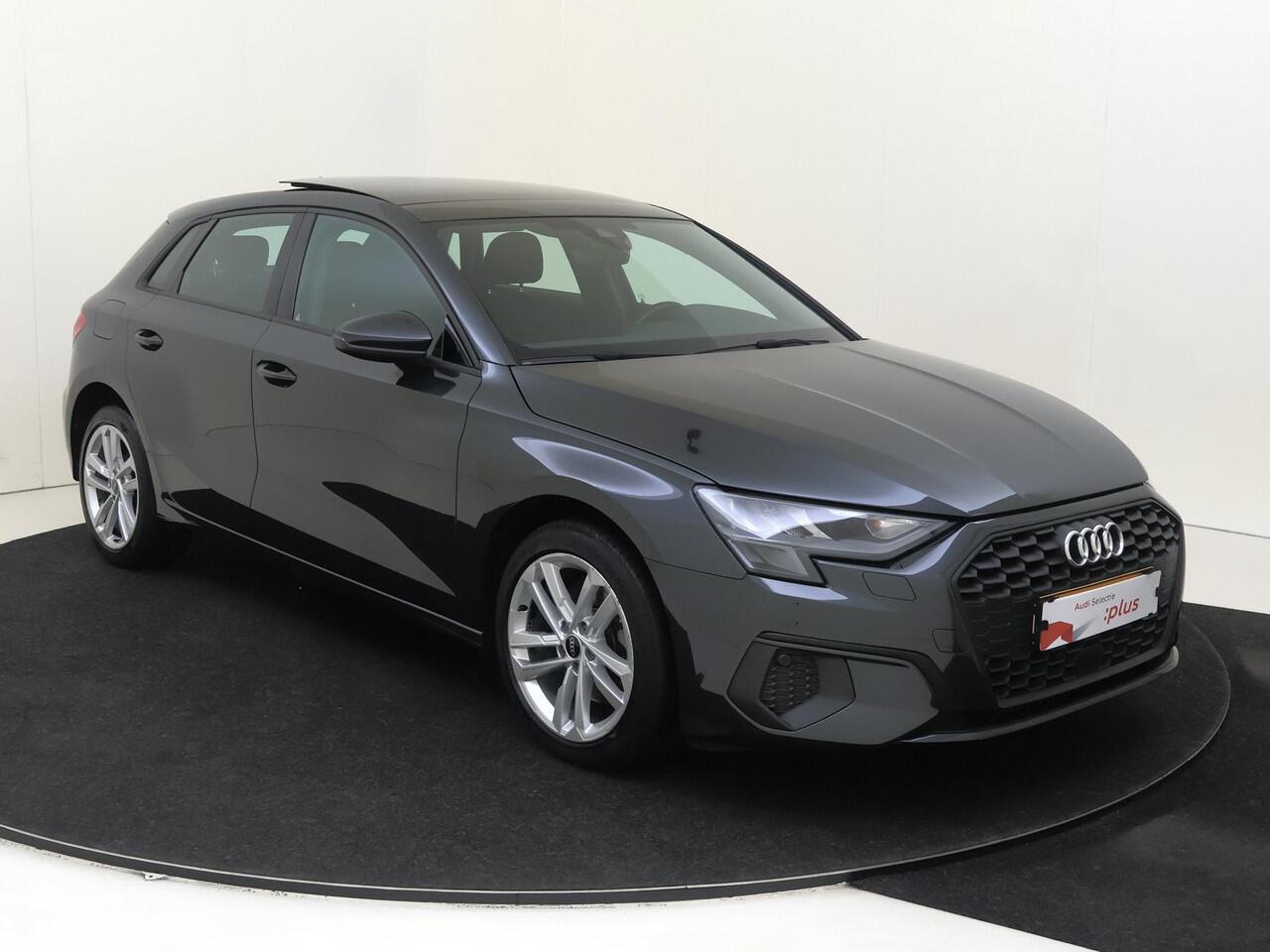 Audi A3 SPORTBACK 40 TFSI e Edition | Panoramadak | Parkeersensoren achter | Cruise control | CarPlay | Electronic climate control | Lane assist |