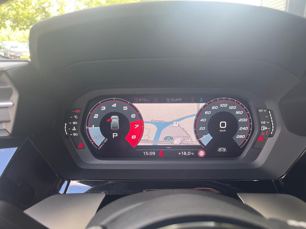 Audi A3 SPORTBACK 30 TFSI S edition / LED / S-Line Interieur & Exterieur / Navigatie / Camera / Donker Glas / 17" LMV