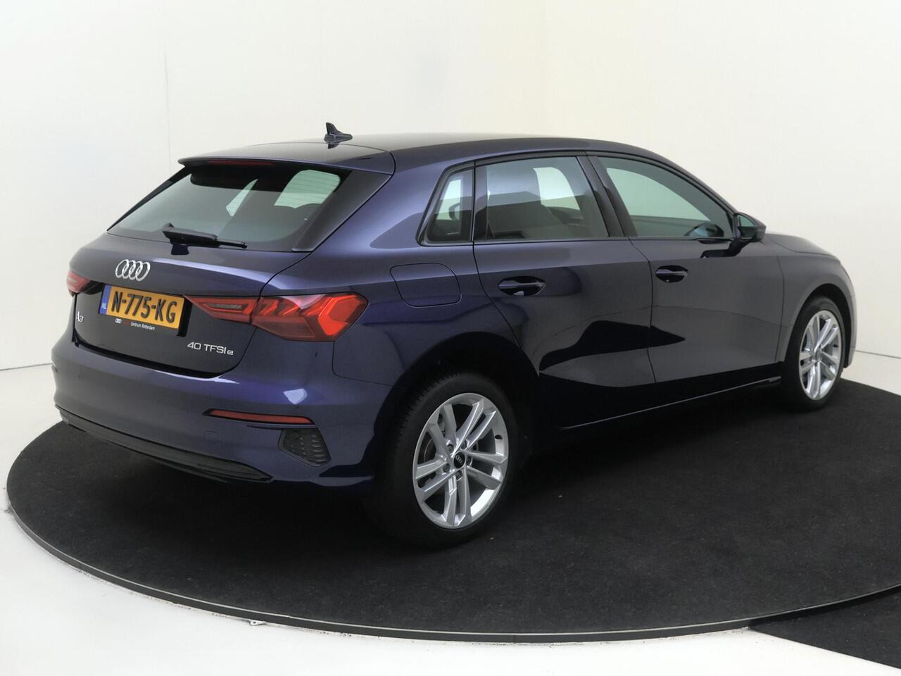 Audi A3 SPORTBACK 40 TFSI e Business edition | Parkeersensoren achter | CarPlay | Navigatie | Electronic climate control | Full LED | Digital cockpit |