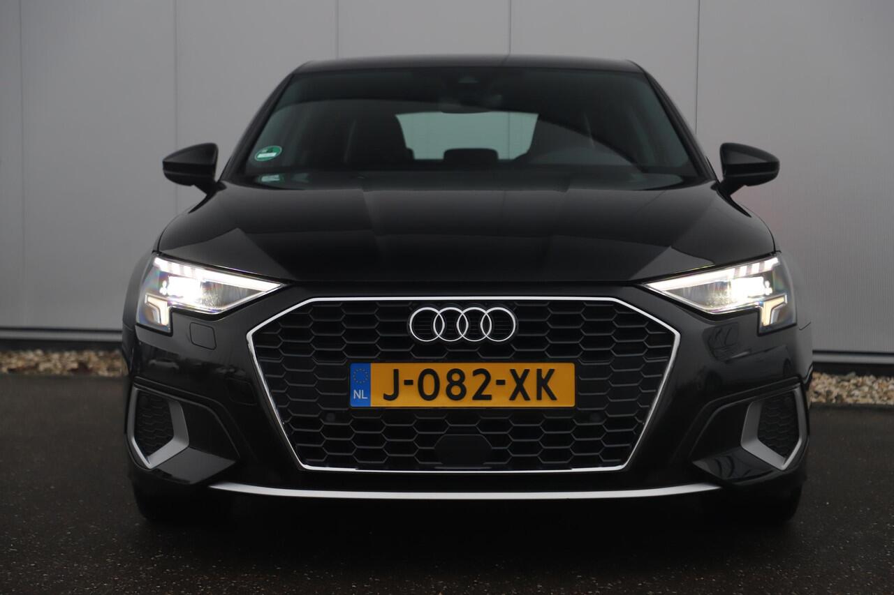 Audi A3 SPORTBACK 30 TFSI Advanced edition Automaat Leder Sportstoelen Stoelverwarming Virtual Navigatie Clima Cruise 17 inch LMV Full LED Lane Assist