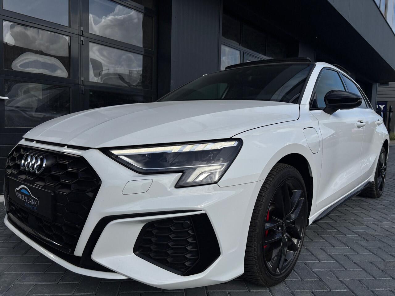 Audi A3 SPORTBACK 45 TFSI e-tron 245 pk S-line Black Pano