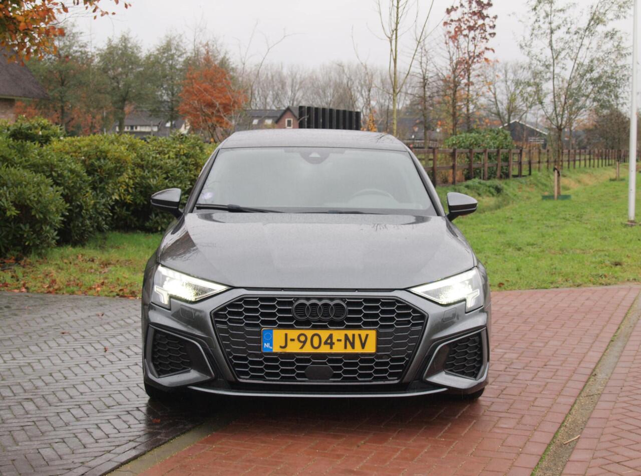 Audi A3 SPORTBACK 35 TFSI S edition | 2X S-Line | Schuifdak | 19 Inch | Black Optic | NL-Auto |