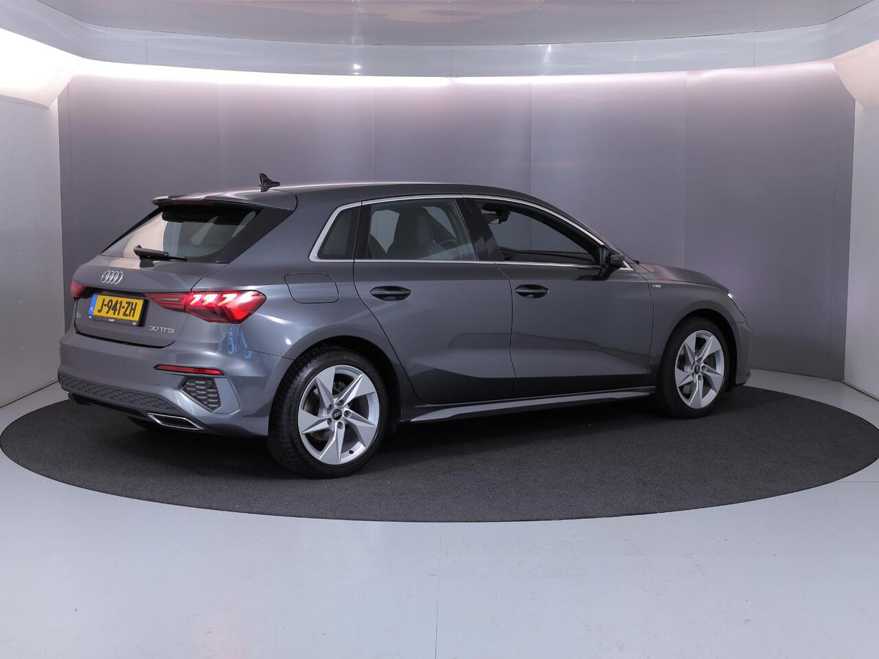 Audi A3 SPORTBACK 30 TFSI S edition 110 pk S-tronic | Navigatie | Parkeersensoren achter | Apple Carplay/Android Auto | LED koplampen | S-Line |