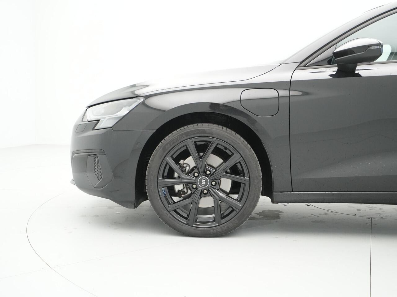 Audi A3 SPORTBACK 40 TFSI e 204pk Navigatie Stoelverwarming Parkassist Carplay Android 306