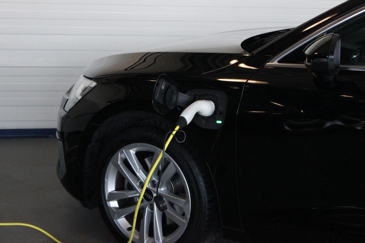 Audi A3 SPORTBACK 40 TFSI e Business Edition Adapt. Cruise | Stoelverw. | Carplay | Navi | Sportstoelen | LED | 17" LMV | PDC