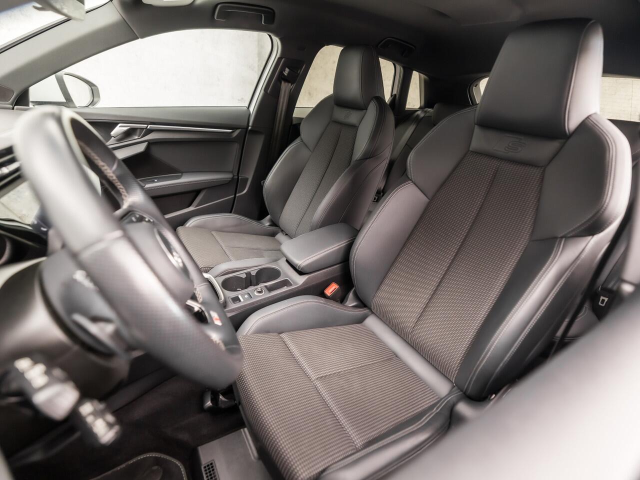 Audi A3 SPORTBACK 30 TFSI S-Line Sport Automaat (3X S-LINE, APPLE CARPLAY, GROOT NAVI, LEDER, ADAPTIVE CRUISE, STOELVERWARMING, SPORTSTOELEN, GETINT GLAS, DAB+, NIEUWE APK, NIEUWSTAAT)